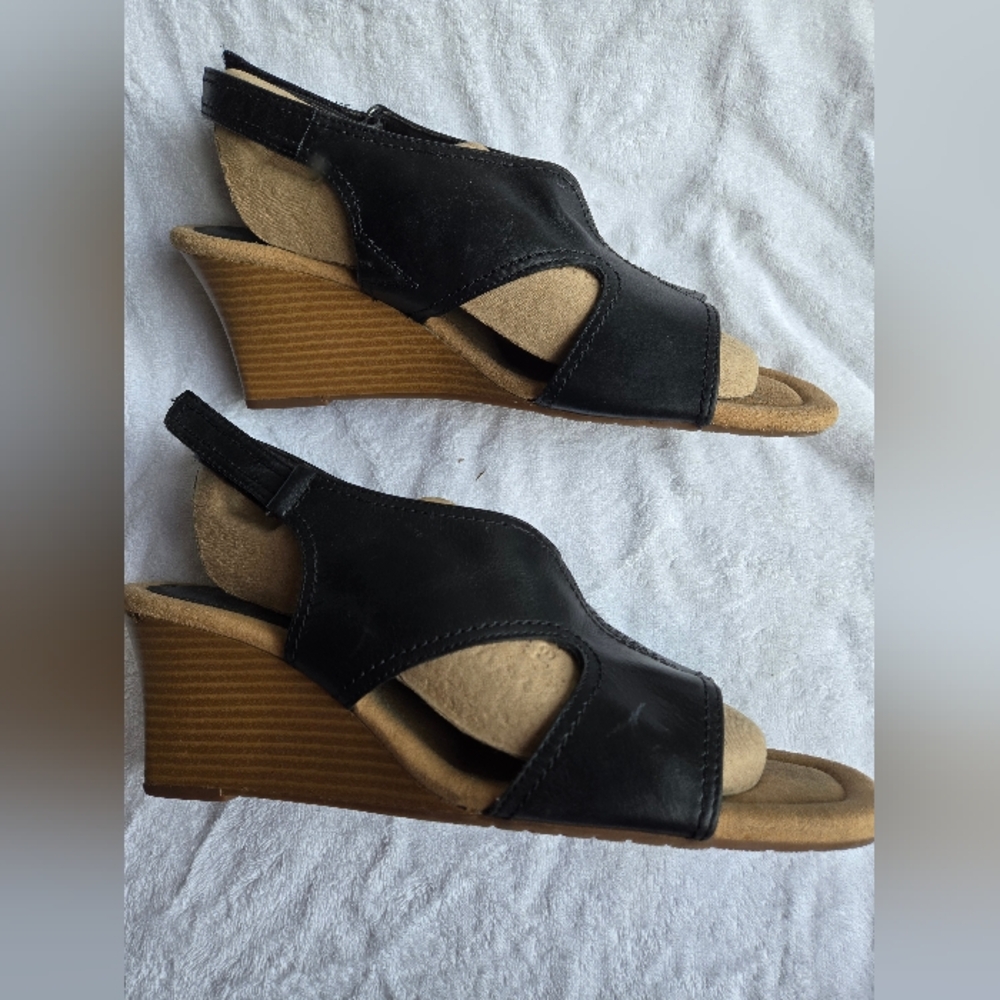 Clarks Women's Black Size 11 Great Condition Strap style as shown